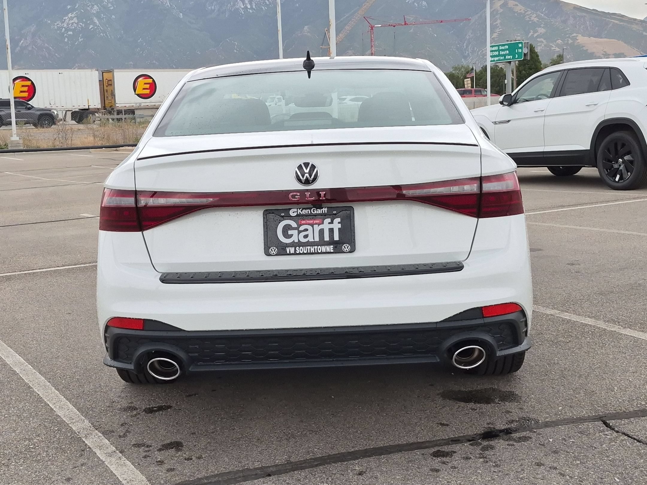 New 2026 Pure White w/Deep Blk Rf Volkswagen Autobahn image 4