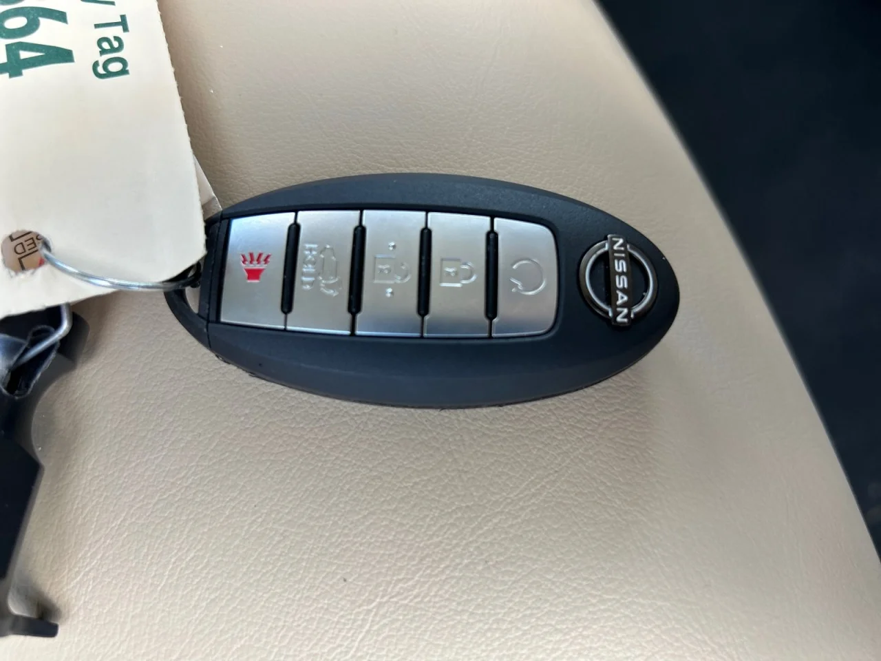 Used 2023 White Nissan Platinum image 30