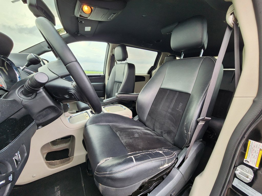 Used 2017 Black Onyx Crystal Pearlcoat Dodge SXT image 7