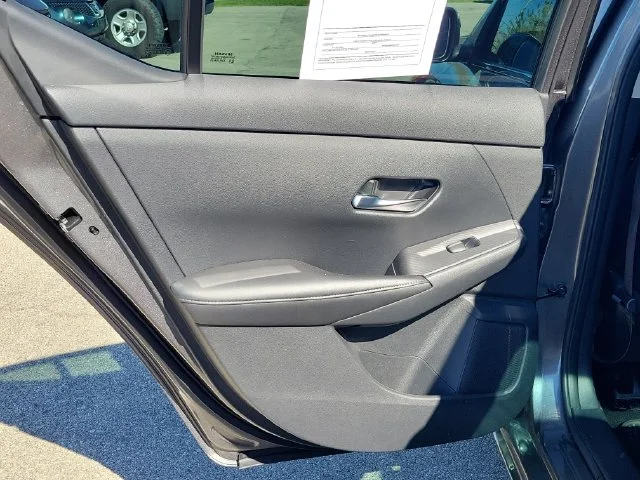 Used 2022 Gray Nissan S image 16