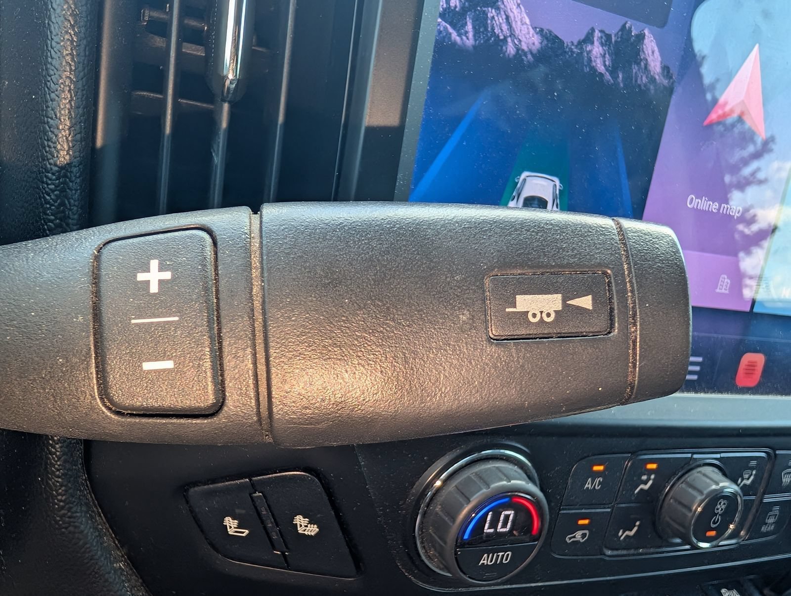 Used 2018 BLACK Chevrolet LT image 18