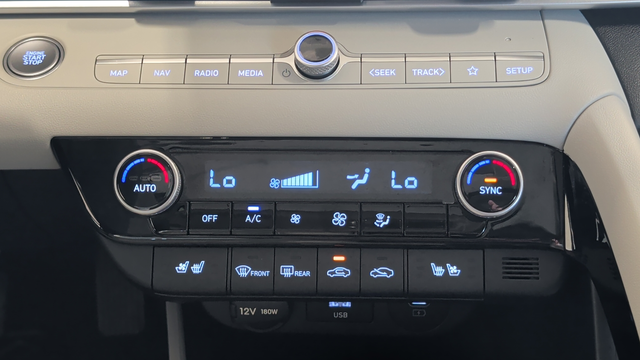 Certified Used 2025 Fluid Metal Hyundai Limited image 18
