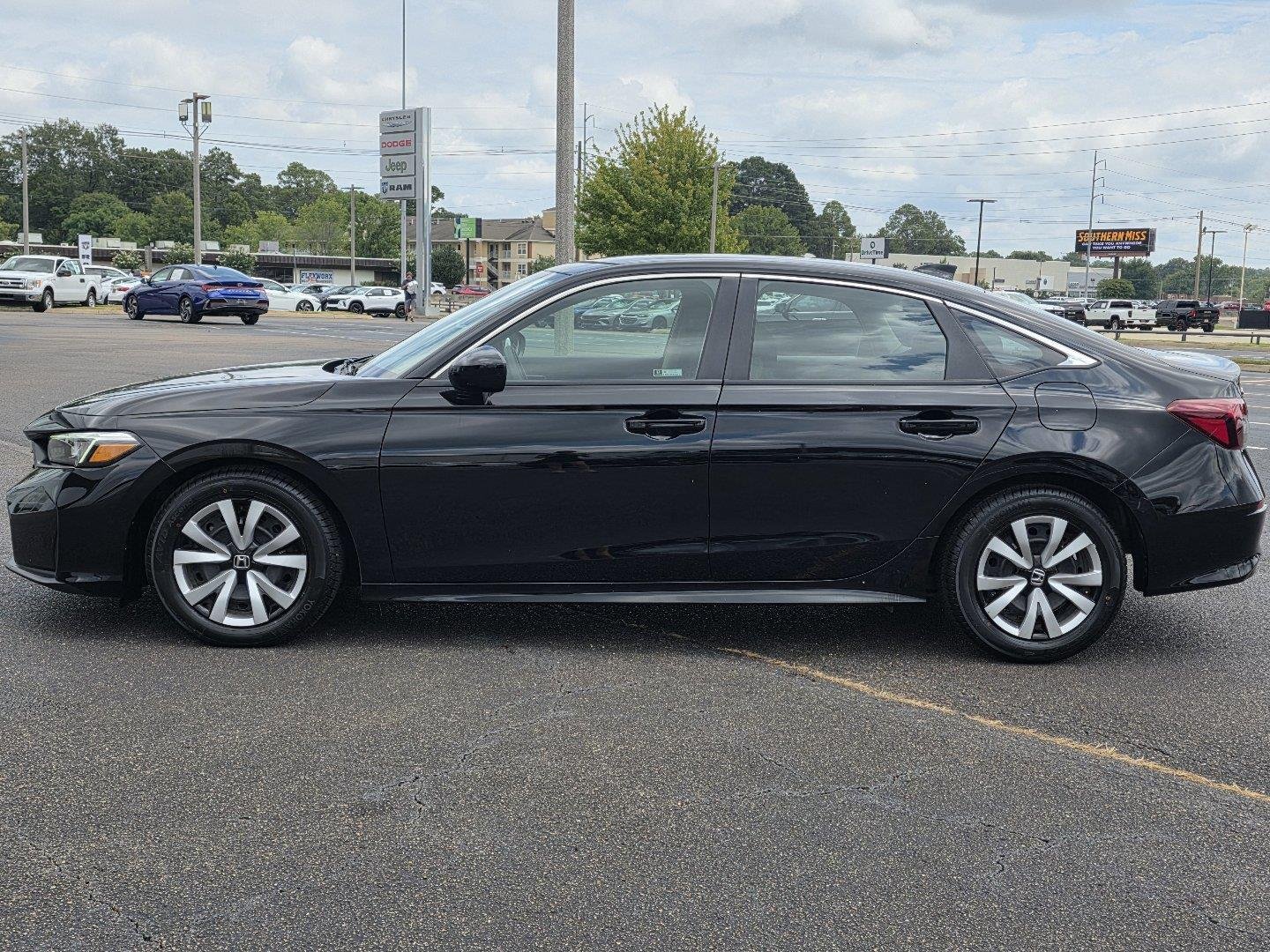Used 2025  Honda LX image 8