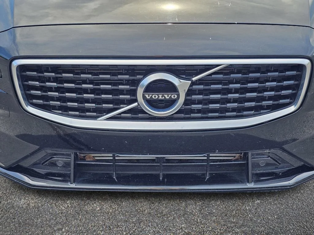 Used 2020 Black Stone Volvo R-Design image 3