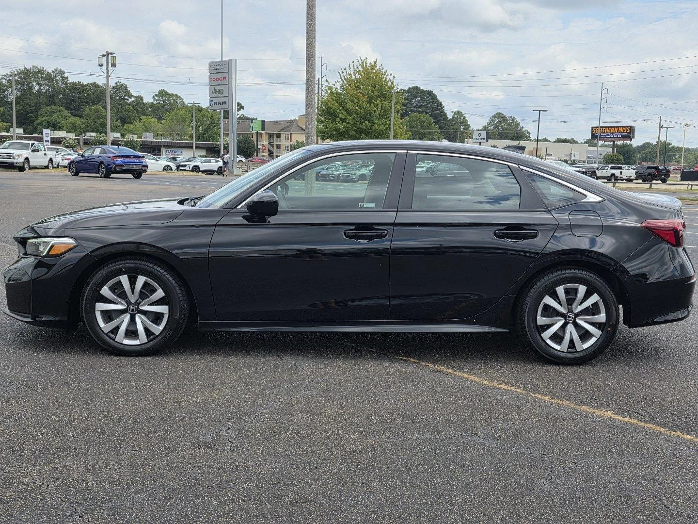 Used 2025  Honda LX image 8