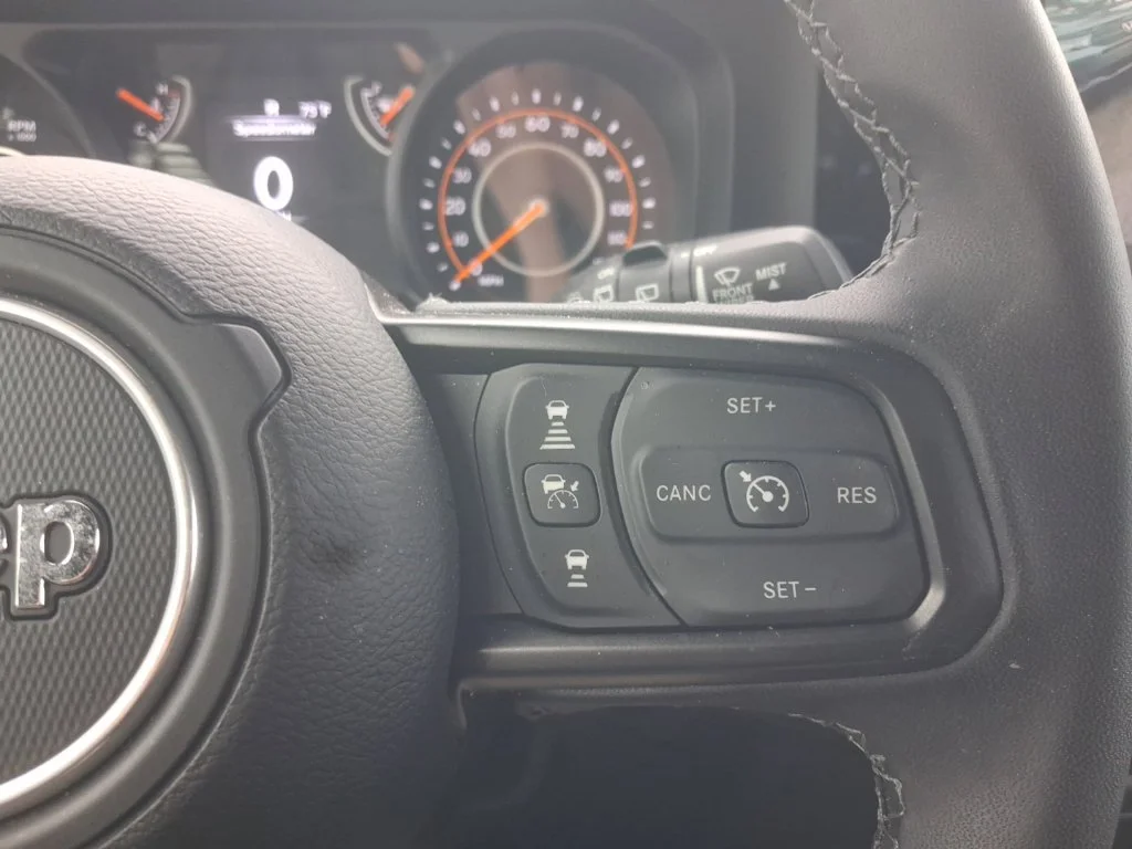 Used 2025 Blue Jeep Sport S image 29