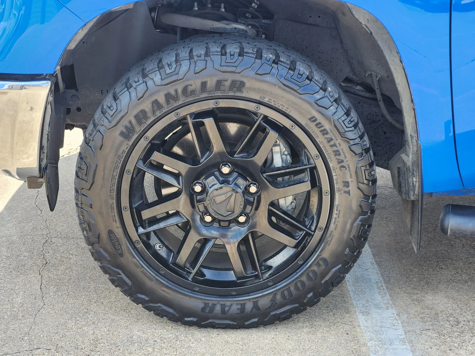 Used 2020 Blue Toyota SR5 image 9