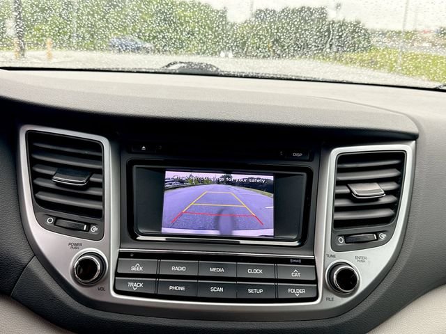 Used 2017 White Hyundai SE image 17