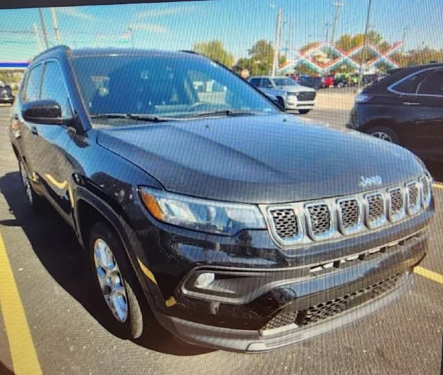 Used 2023 Black Jeep Latitude Lux image 1