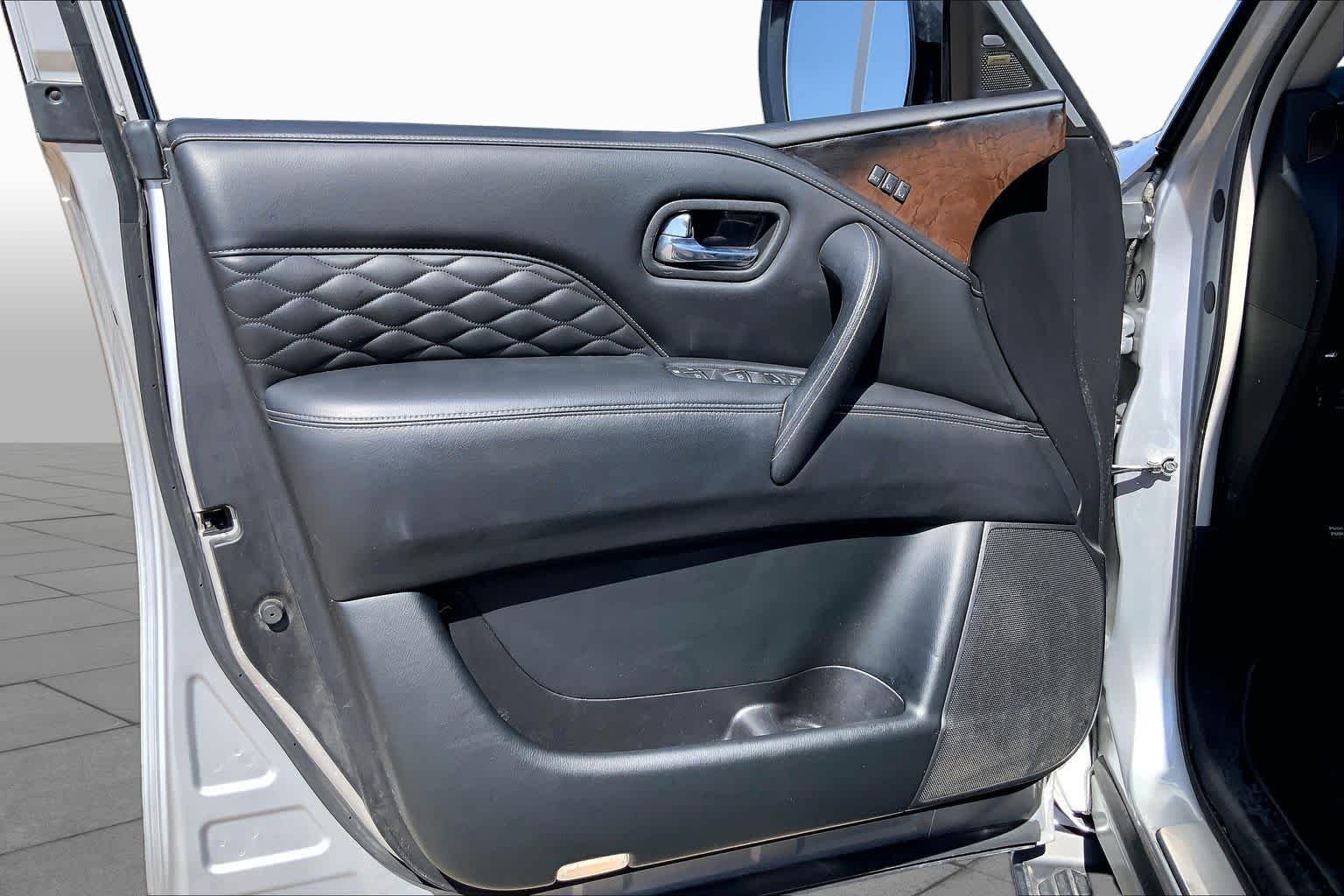 Used 2019 Liquid Platinum INFINITI LUXE image 22