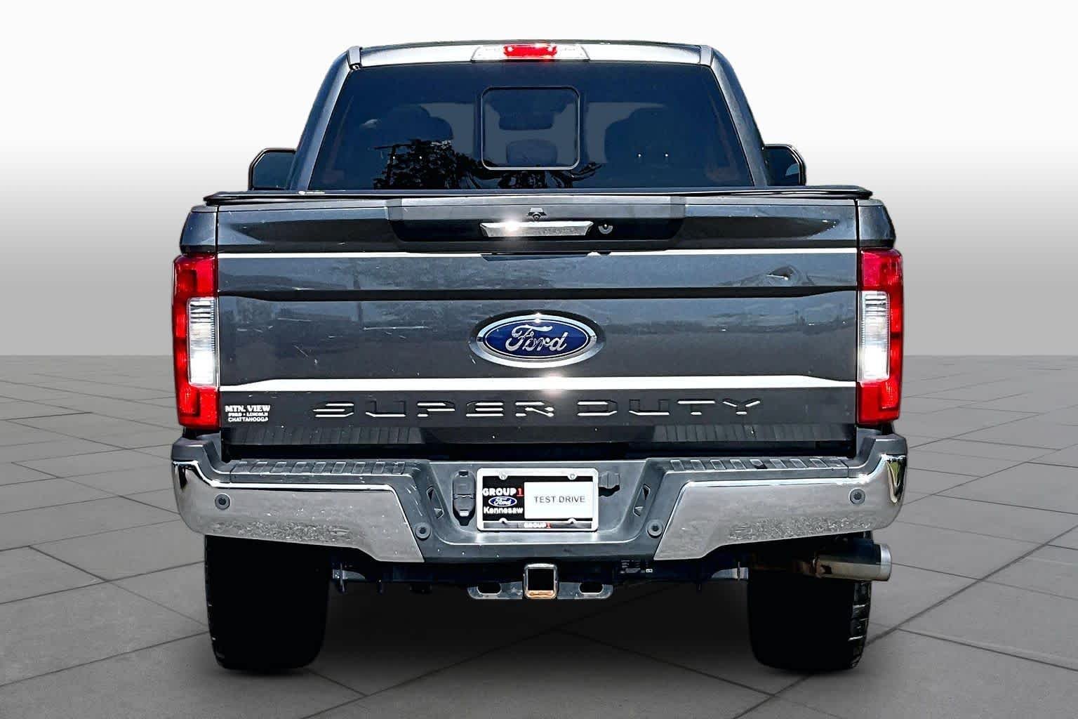 Used 2018 Magnetic Metallic Ford LARIAT image 5