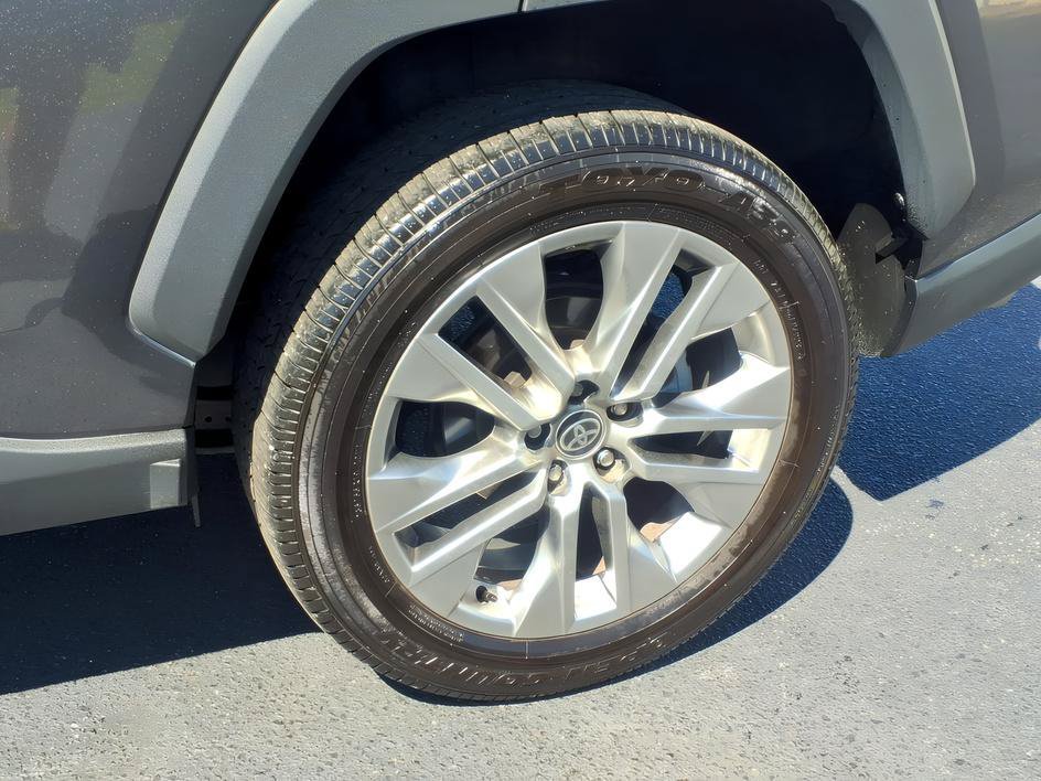 Used 2024 Magnetic Gray Metallic Toyota XLE Premium image 9