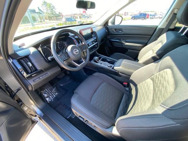 Used 2023 Gray Nissan SV image 15