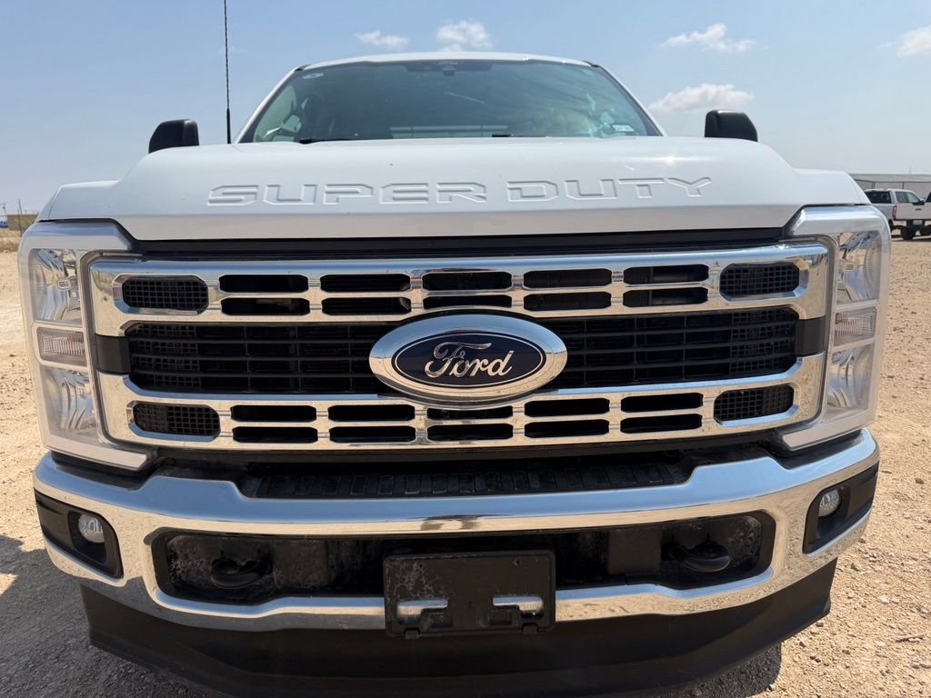 Used 2025 Oxford White Ford XLT image 2