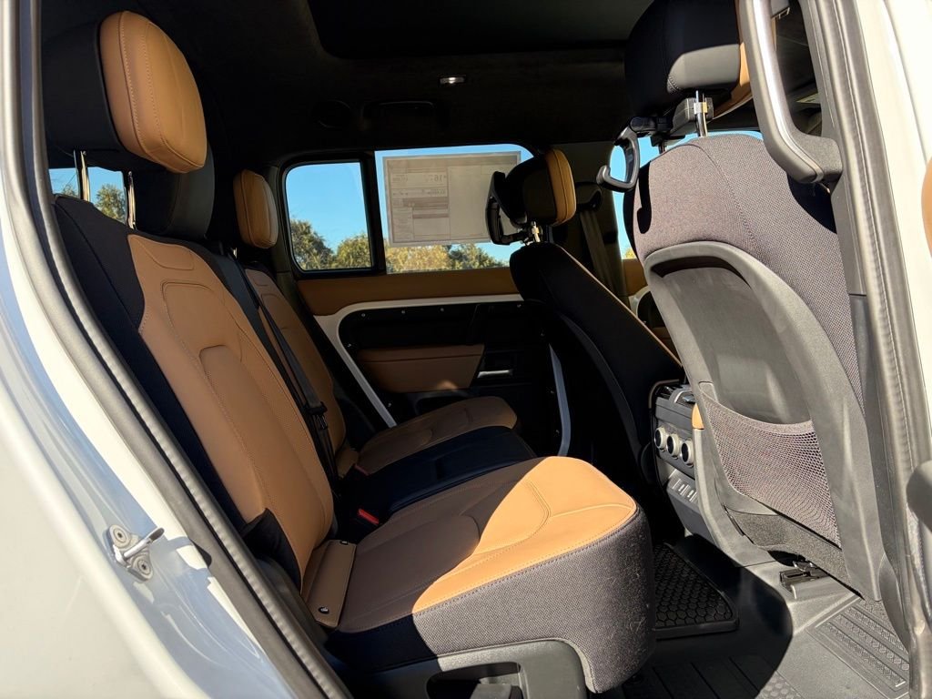 New 2026 White Land Rover V8 image 17