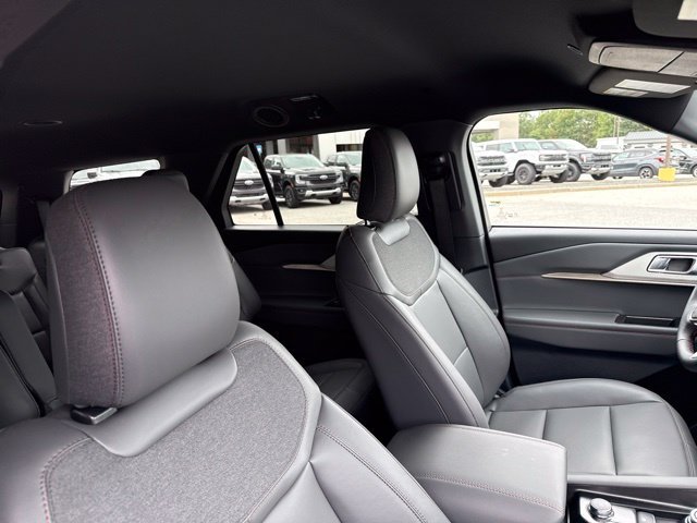 New 2027 Avalanche Gray Ford Active image 16
