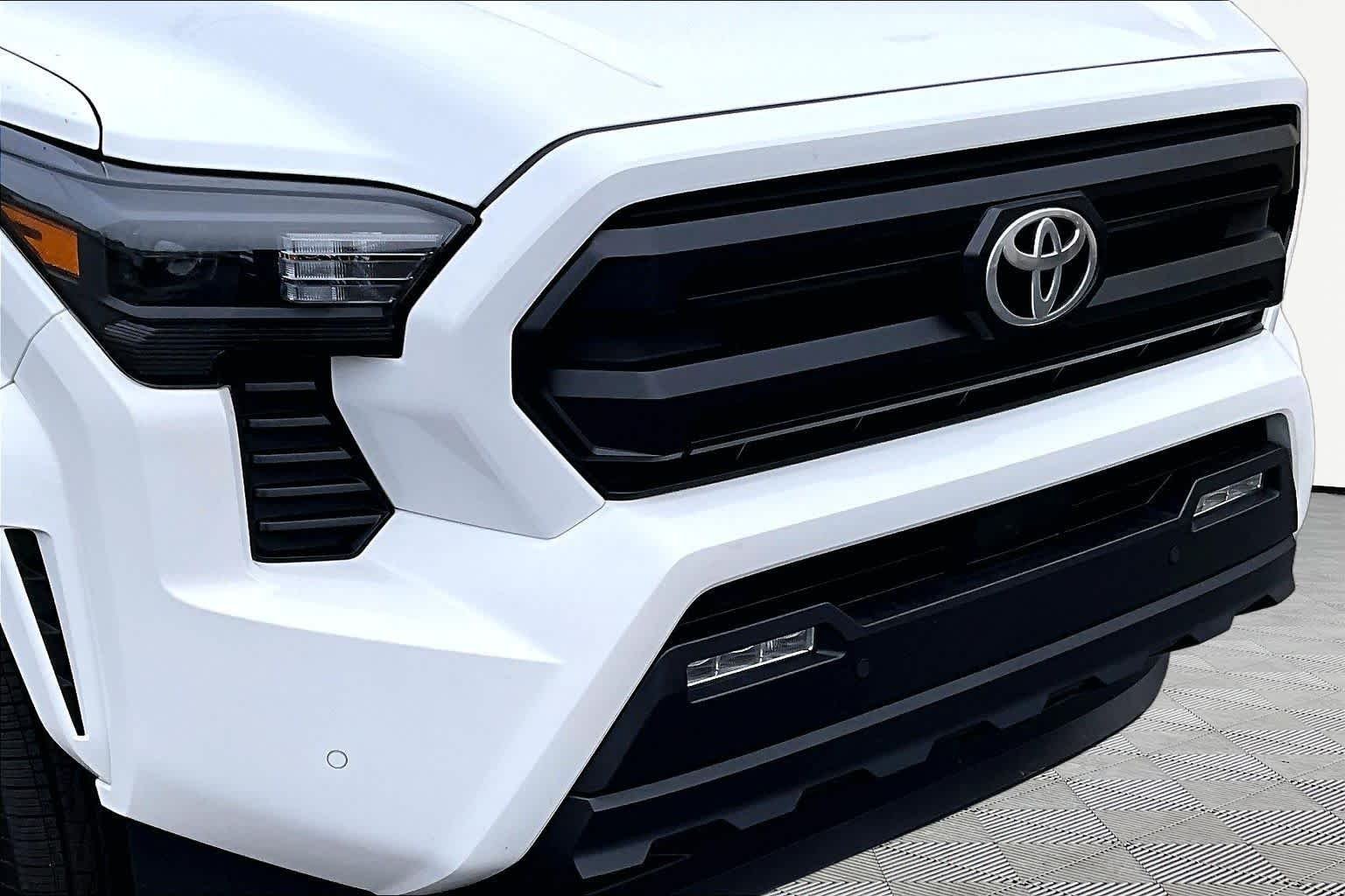 Used 2024 Ice Cap Toyota SR5 image 30