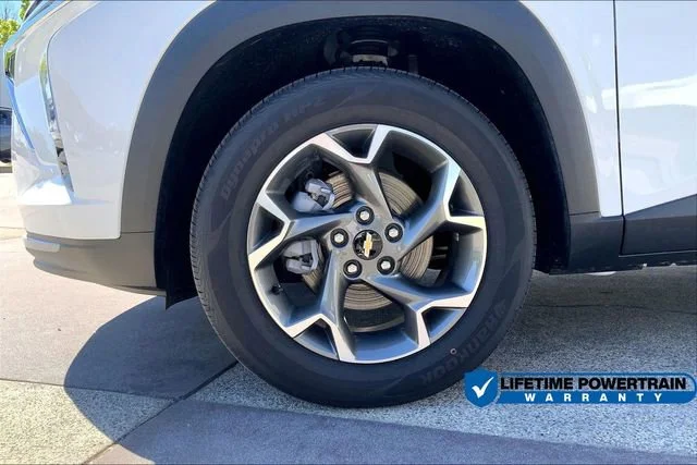 2025 Chevrolet Trax LT - Photo 13