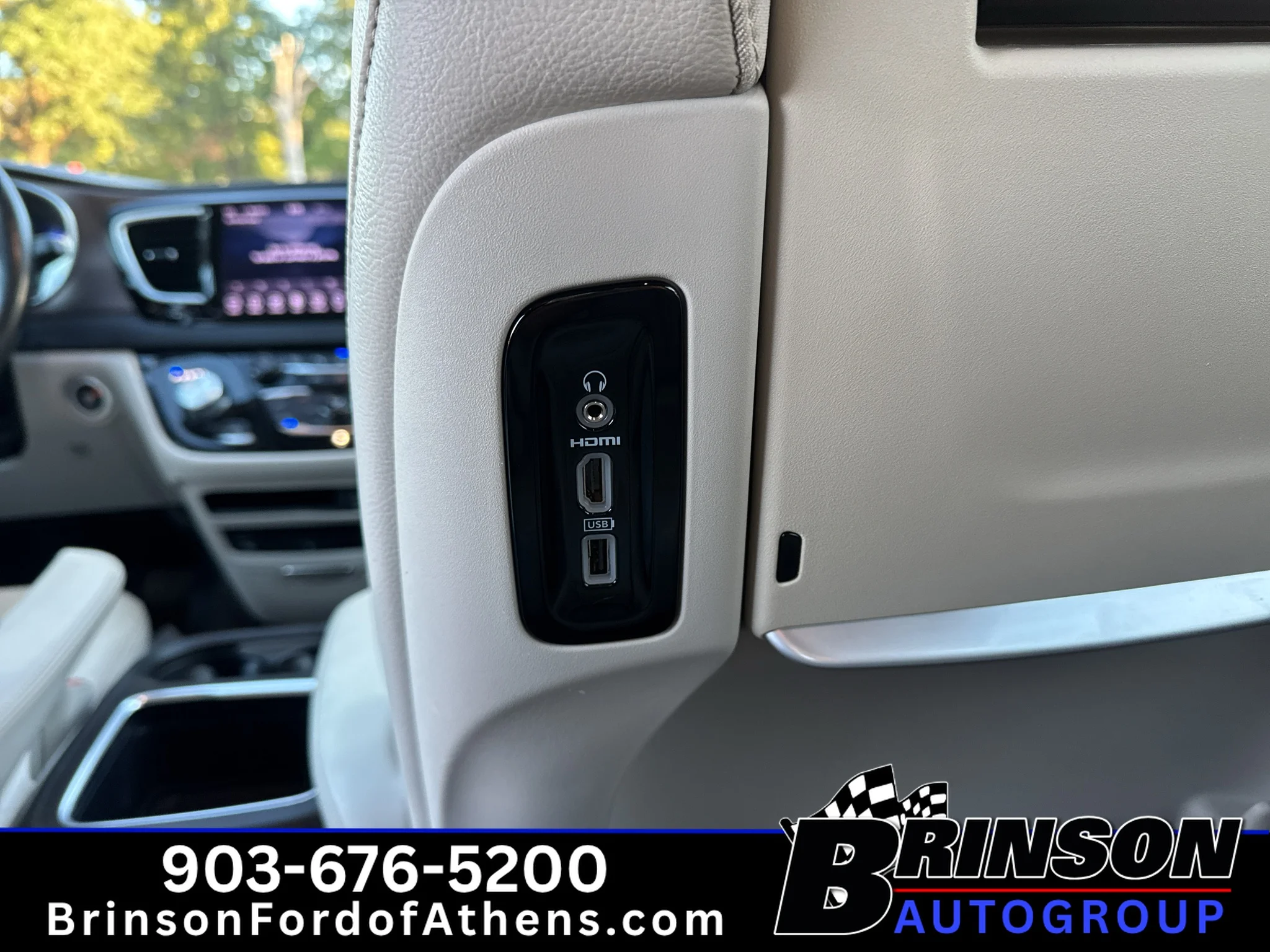 Used 2019 Brilliant Black Crystal Pearlcoat Chrysler Touring L Plus image 15