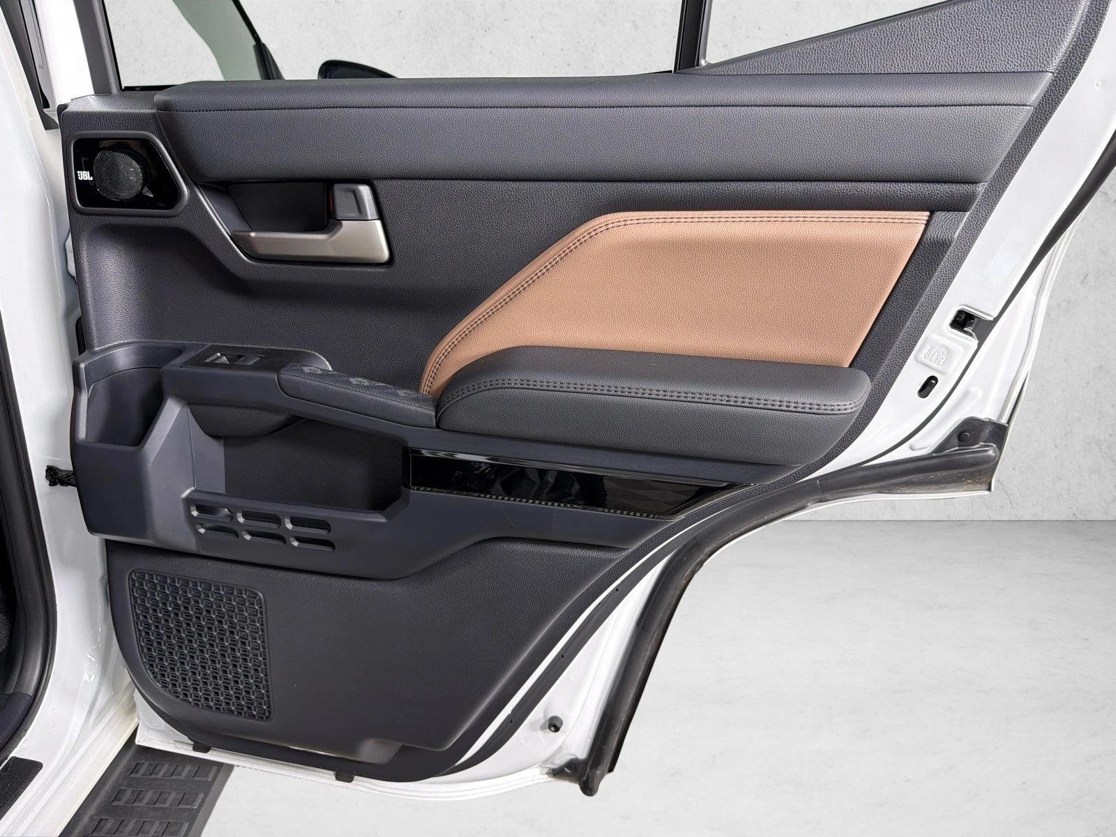 Used 2026  Toyota Hybrid Limited image 18