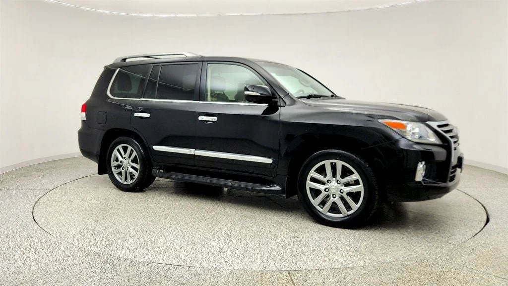 Used 2013 Black Onyx Lexus 4WD 4dr w/ Luxury Package, Mark Levinson & Rear Entertainment image 3