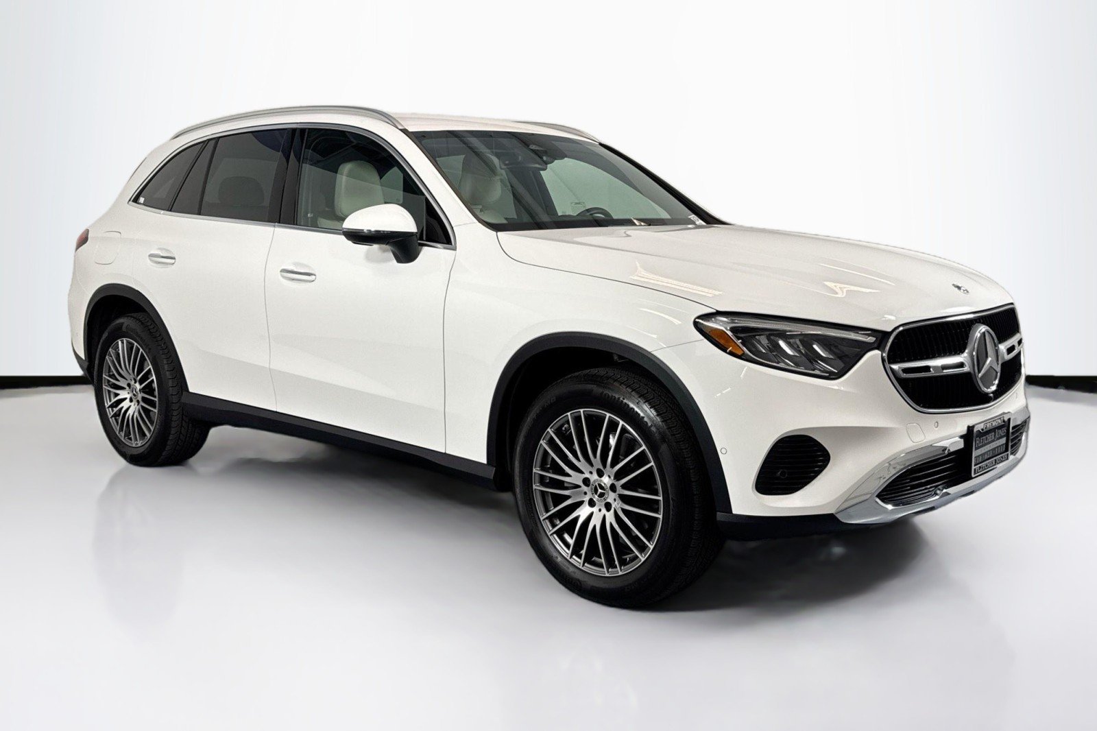 Used 2025 Polar White Mercedes-Benz GLC 300 SUV image 3