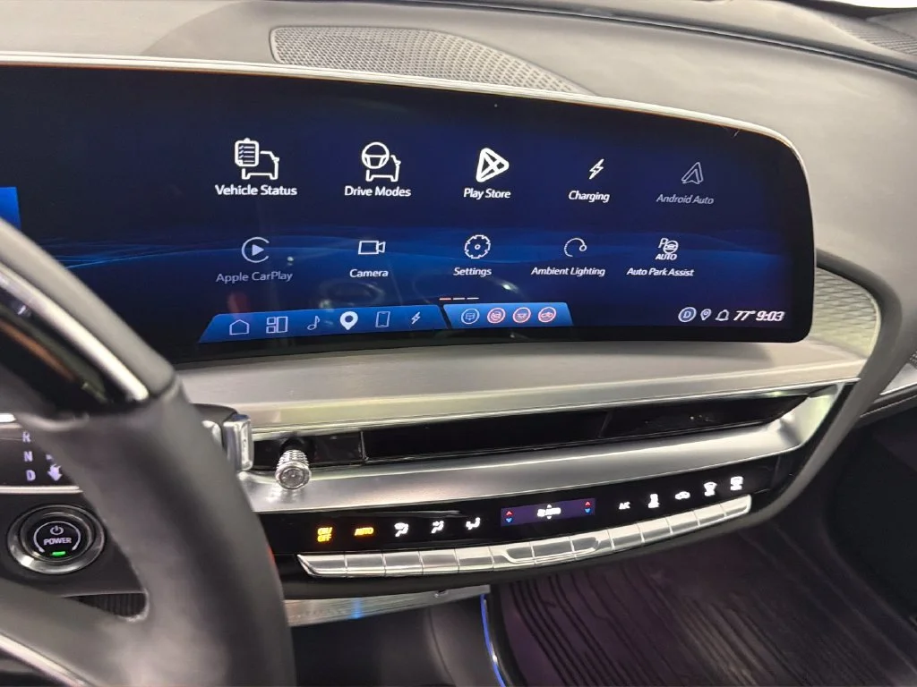 2025 Cadillac LYRIQ Luxury 3 - Photo 23
