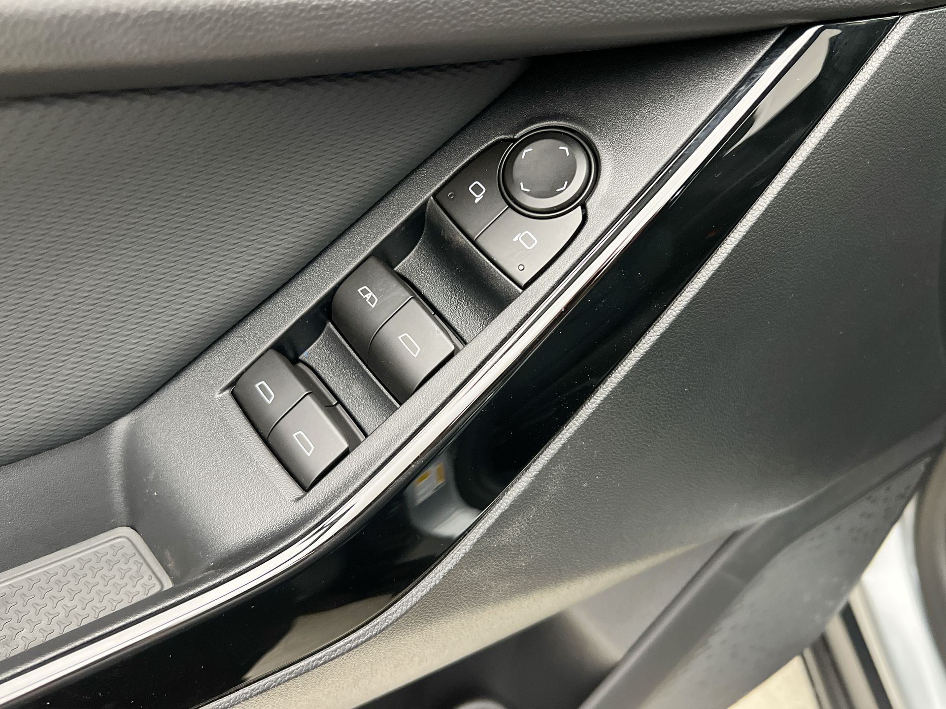 2026 Chevrolet Equinox LT - Photo 65