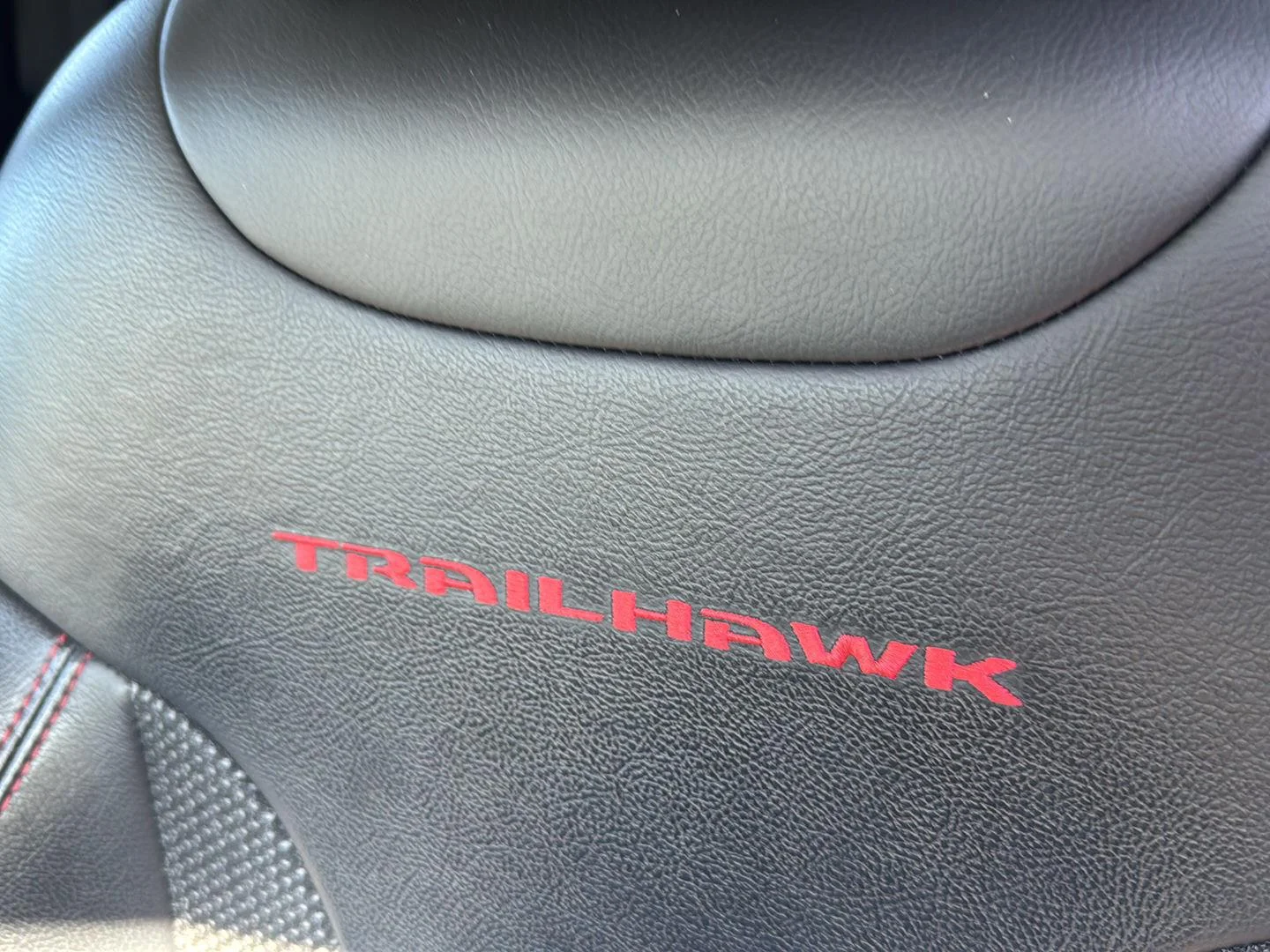 Used 2019 White Clearcoat Jeep Trailhawk image 12