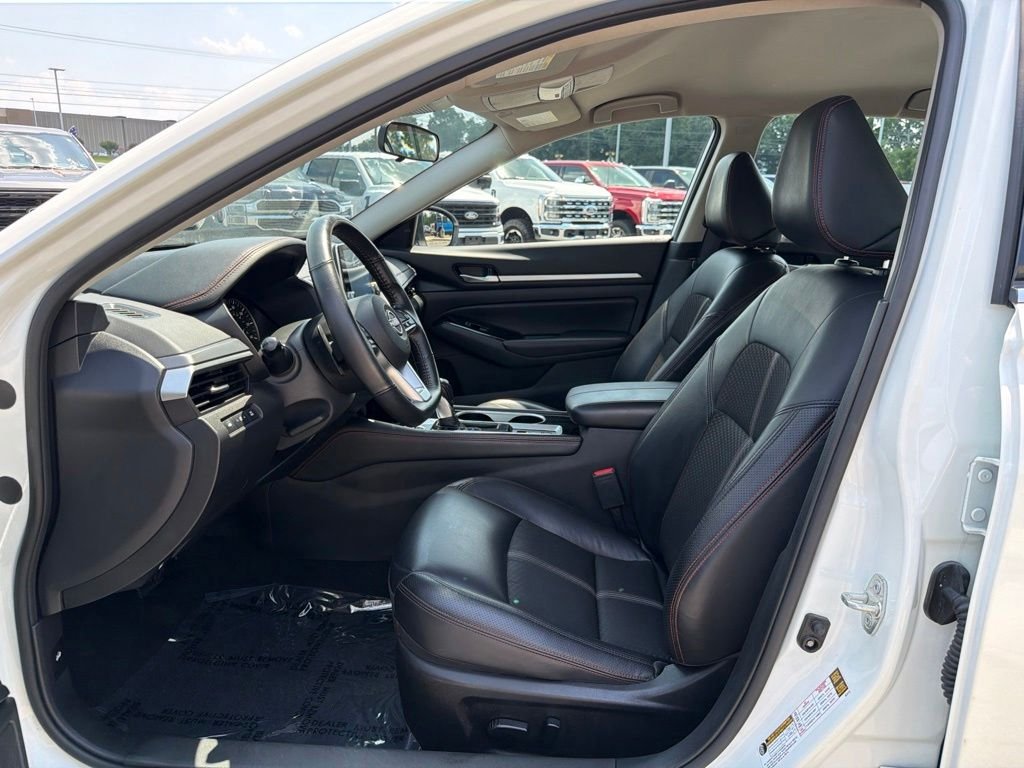 Used 2024 White Nissan 2.5 SR image 11