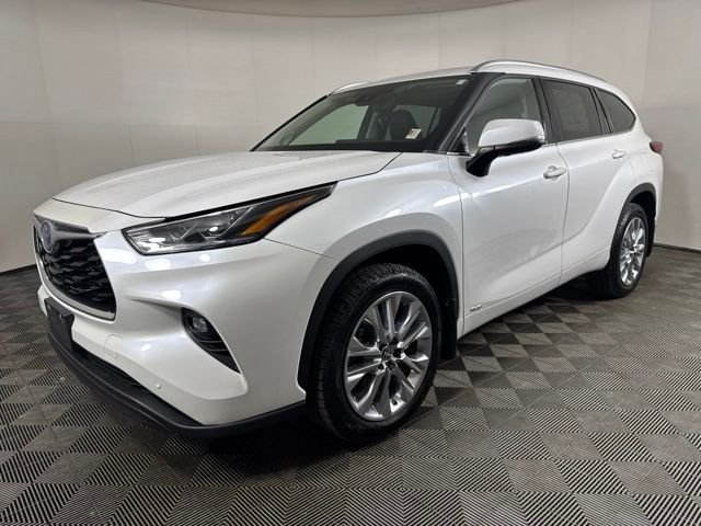 Used 2023 Pearl Toyota Limited image 8