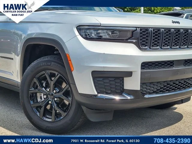Used 2024 Silver Jeep Altitude X image 3