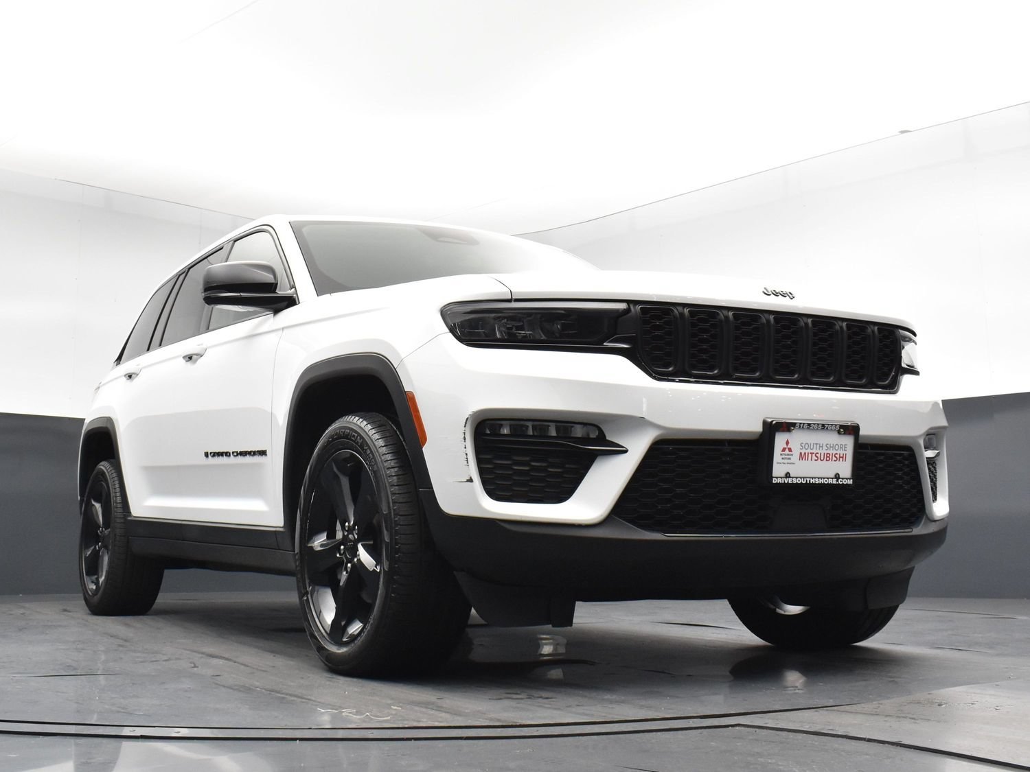 Used 2023 Bright White Clearcoat Jeep Limited image 20
