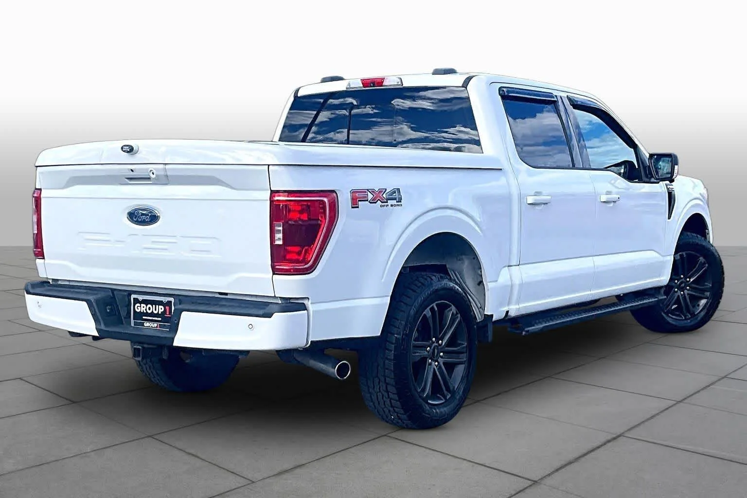 Used 2022 Oxford White Ford XLT image 13