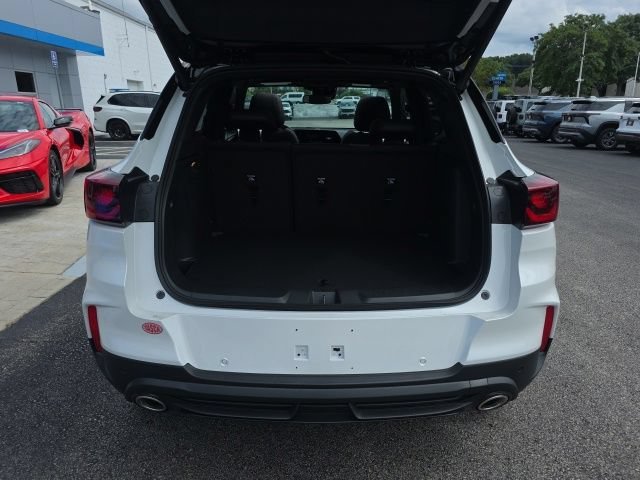 New 2026 Iridescent Pearl Tricoat Chevrolet RS image 30
