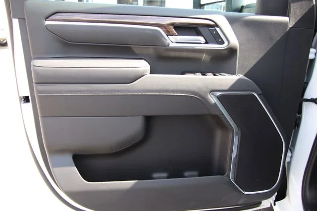 New 2026 Summit White Chevrolet LT image 21