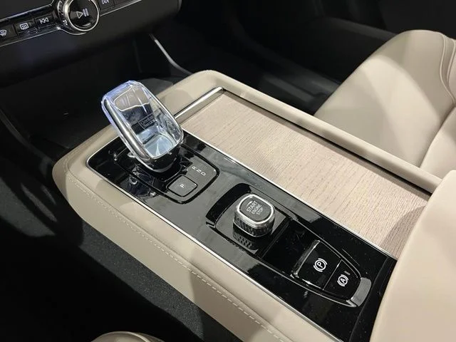 New 2026 Crystal White Volvo Plus image 18