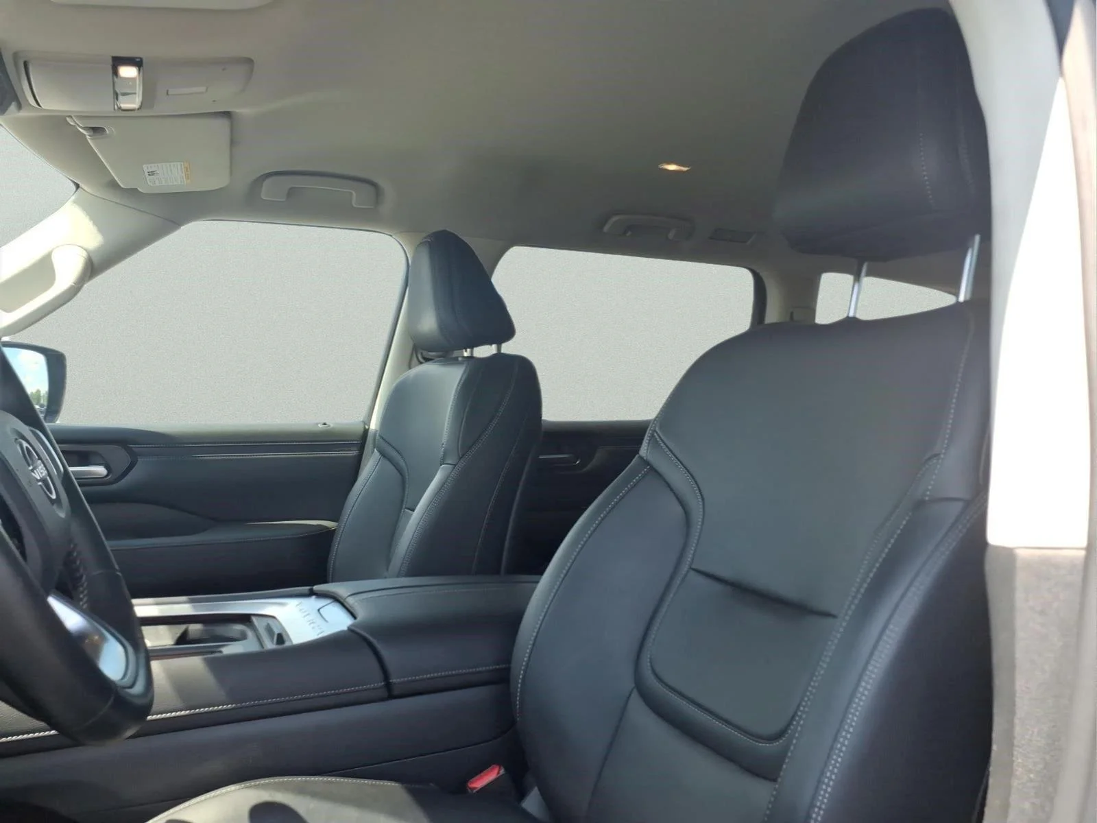Used 2025 Super Black Nissan SV image 18