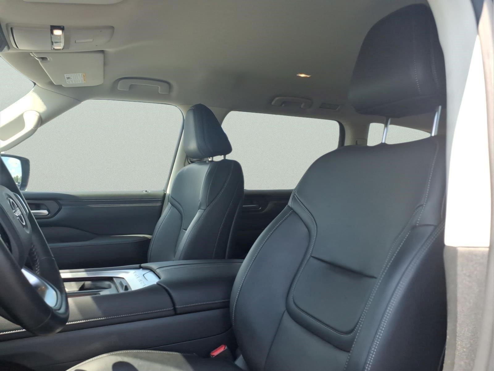Used 2025 Super Black Nissan SV image 18