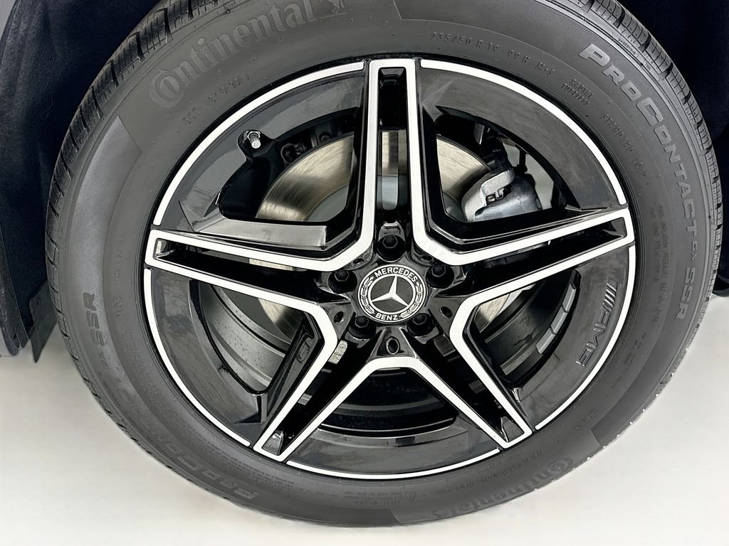 Used 2026 Polar White Mercedes-Benz GLB 250 image 29