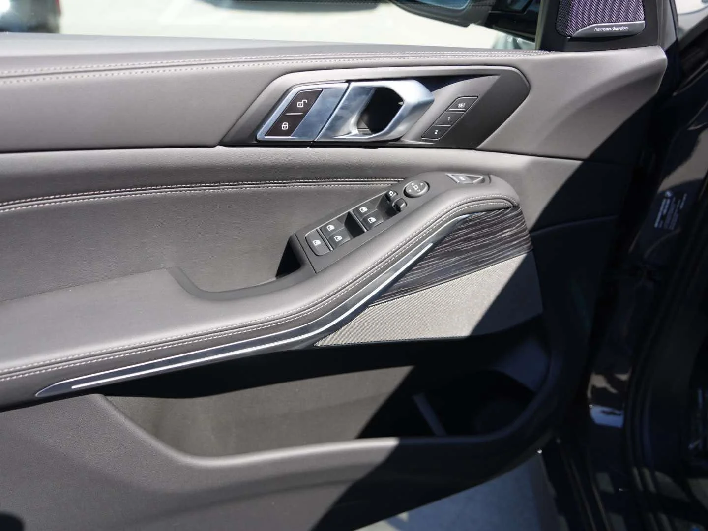 New 2026 Dravit Grey Metallic BMW sDrive40i image 9