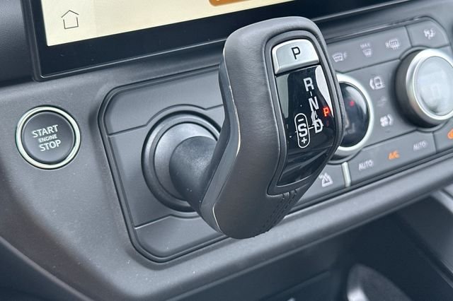 New 2026 Santorini Black Land Rover X-Dynamic SE image 20