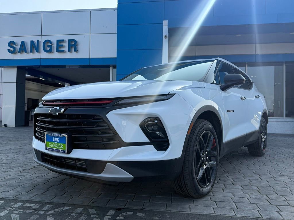 2025 Chevrolet Blazer 2LT - Photo 2