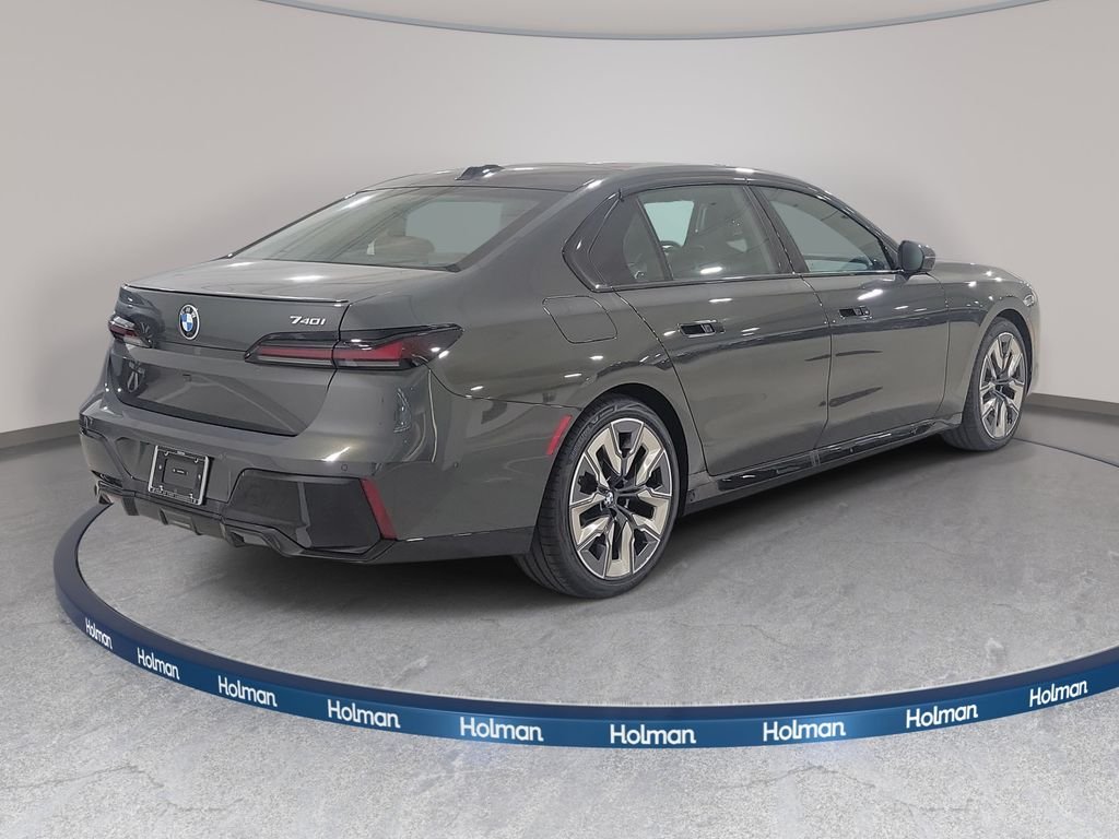 New 2026 Dravit Grey Metallic BMW 740i image 4