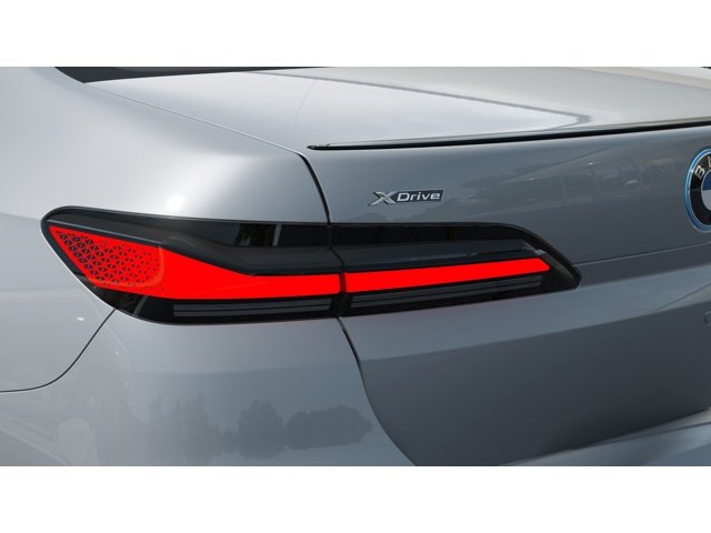 New 2026 Brooklyn Grey Metallic BMW 750e image 8