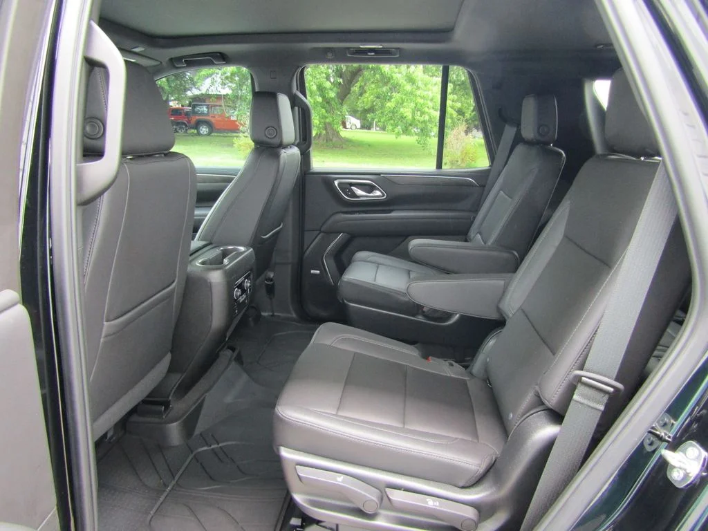 Used 2023 Black Chevrolet Z71 image 39