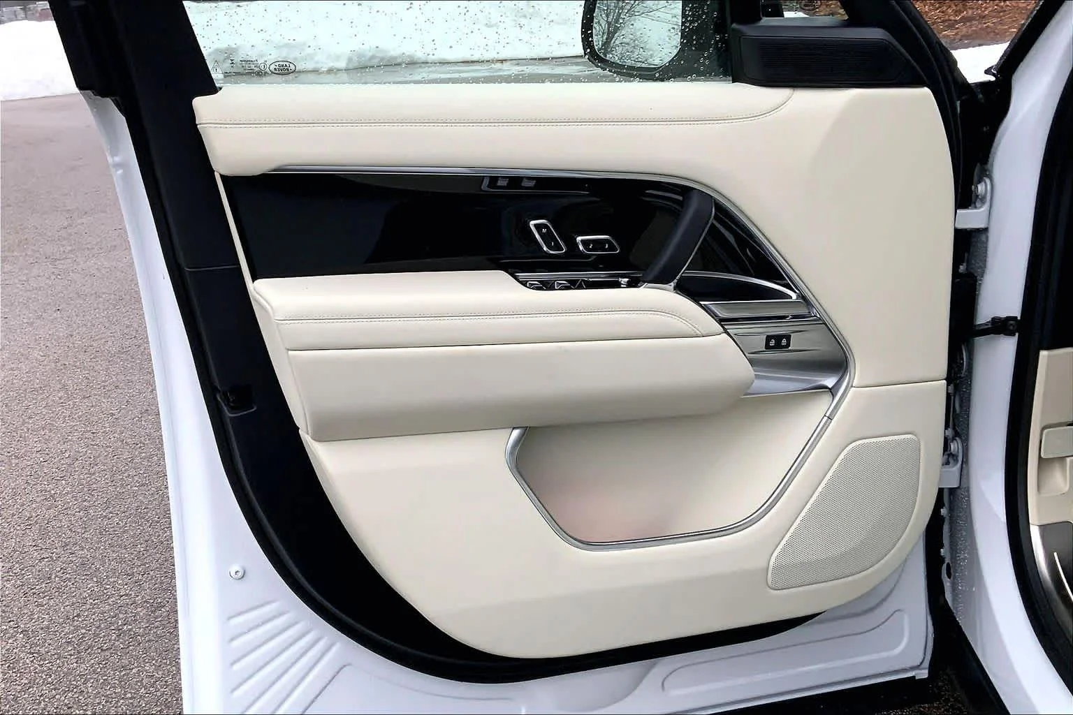 New 2026 Fuji White Land Rover SE image 10