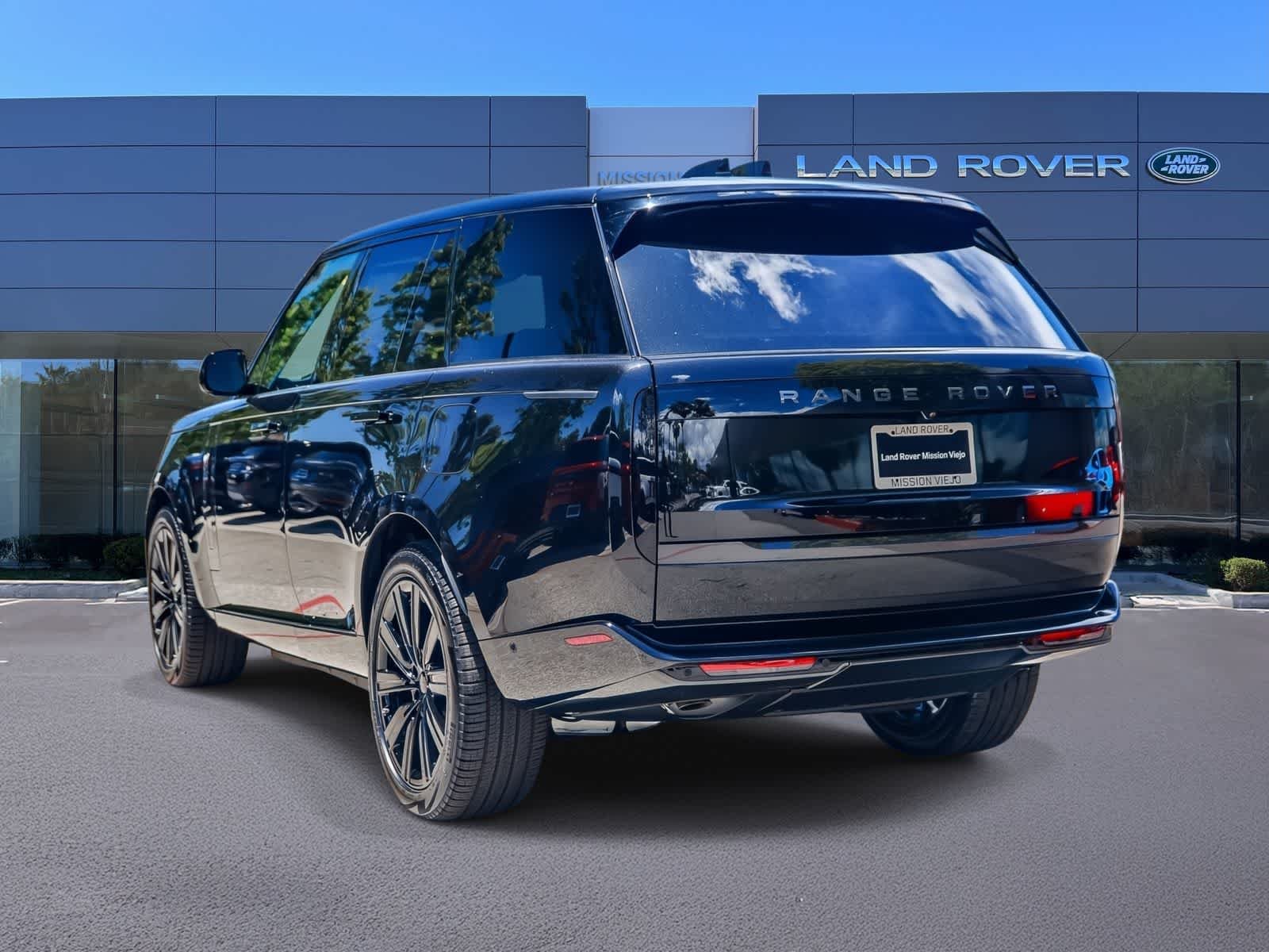 New 2026 Black Land Rover SE image 6