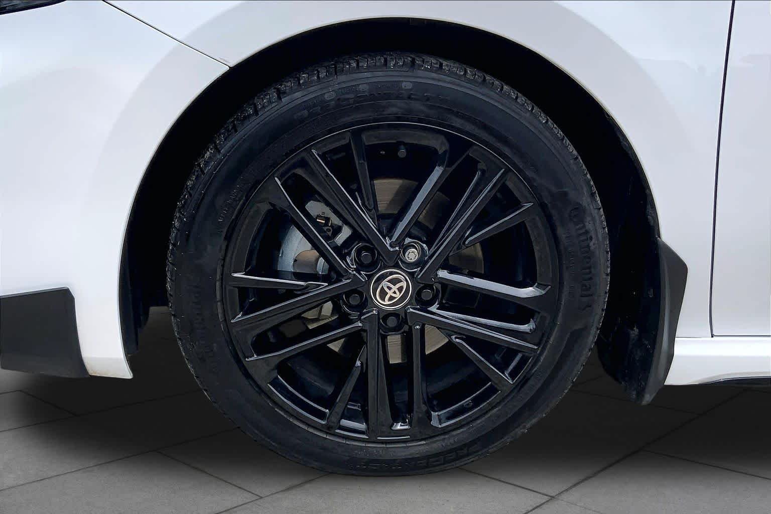 Used 2025 Ice Cap Toyota SE image 9