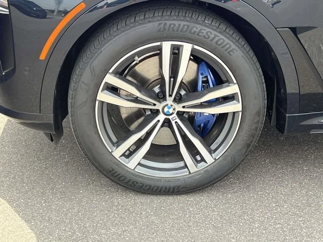 Used 2024 Black BMW xDrive40i image 8